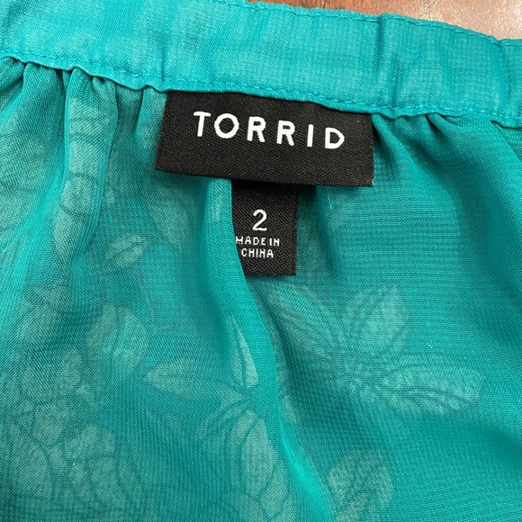 Torrid Plus Size 2 Cold Shoulder Crinkle Chiffon Sheer Lined Green Floral - Picture 7 of 13